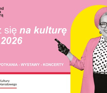 Grafika reklamująca "Weekend Seniora z Kulturą": uśmiechnięta seniorka wskazuje na datę wydarzeń