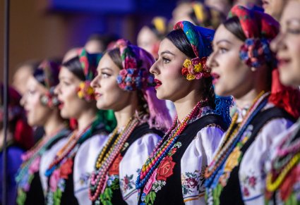 Zbliżenie na chór podczas koncertu w Kościele pw. bł. Władysława z Gielniowa w Warszawie