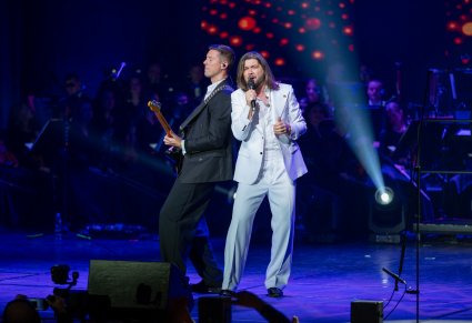 Wokalista i gitarzysta zespołu Pectus na scenie