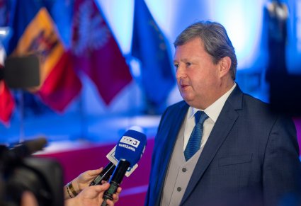 Dyrektor Zespołu "Mazowsze" udzielający wywiadu