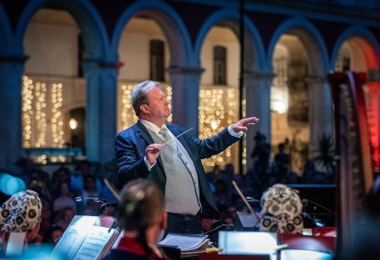 Dyrektor Jacek Boniecki w roli Dyrygenta