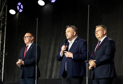 Władze Regionu i Województwa Mazowieckiego, podczas przemówienia na scenie