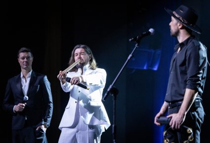 Zespół Pectus na scenie wykonujący utwór