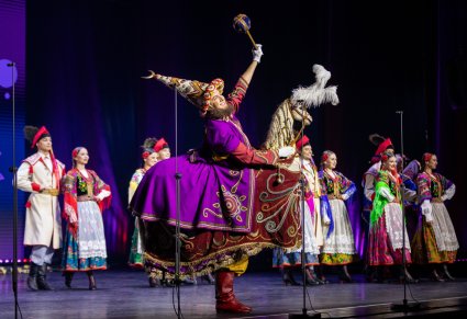 Lajkonik na scenie podczas występu