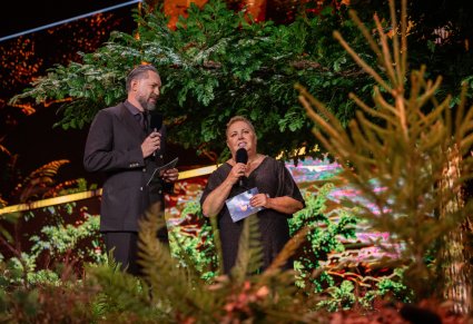 Dziennikarze prowadzący koncert podczas festiwalu