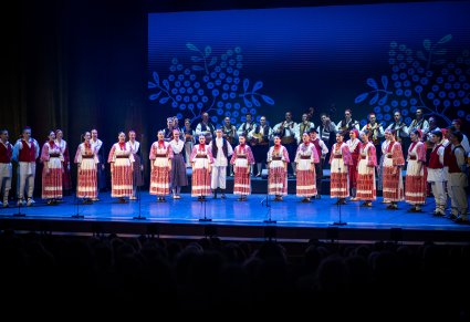 Artyści zespołu z Dubrownika podczas wystepu na scenie