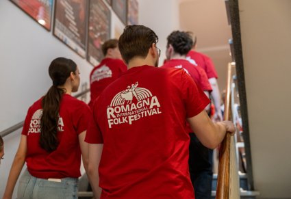 Zespół Masovia podczas zwiedzania Centrum Folkloru Polskiego "Karolin"