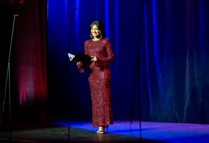 Prowadząca podczas otwarcia koncertu