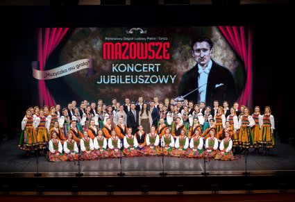 Wspólne zdjęcie z Artystami na scenie