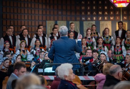 Chór i orkiestra podczas mszy