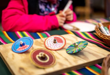 Zbliżenie na pomalowane bączki