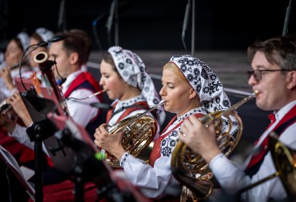 Zbliżenie na orkiestrę dętą