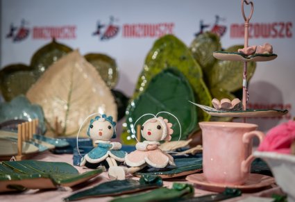 Zbliżenie na ceramiczne ozdoby świąteczne