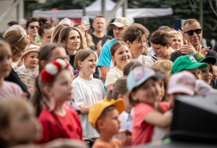 Widok na Publiczność Koncertu Pieśni Ludowych w Brwinowie