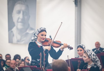 Koncertmistrzyni rozpoczynająca koncert