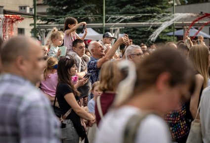 Widok na Publiczność Koncertu Pieśni Ludowych w Brwinowie