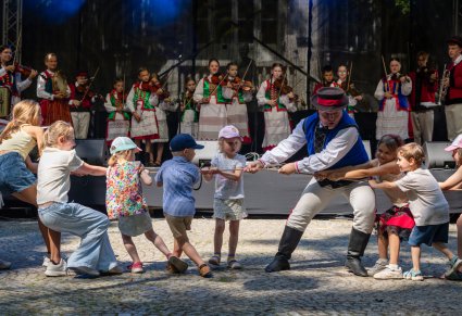 Koncert Kurpiowskiej Akademii Smyczkowej wraz ze wspólną zabawą z najmłodszą Publicznością