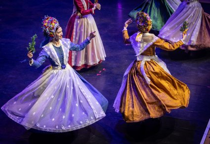 Tancerki w kostiumach bamberskich podczas tańca