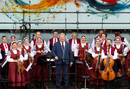 Dyrektor zespołu, Dyrygent wraz z Orkiestrą w kostiumach wilanowskich