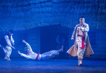 Trójka Artystów w trakcie spektaklu Betlejem