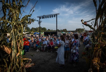 Dożynkowy tłum ludzi