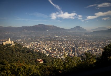 Widok z góry Monte Cassino na Cassino