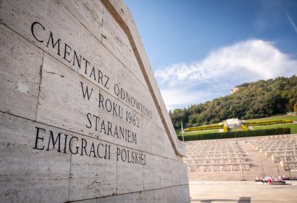 Wejście na Cmentarz na Monte Cassino