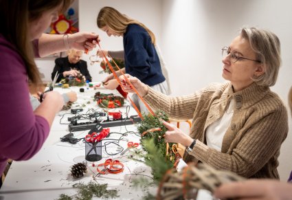Warsztaty rękodzielnicze z wykonywania świątecznych dekoracji