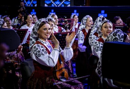 Zbliżenie na uśmiechnięte Muzyczki  z obydwu zespołów