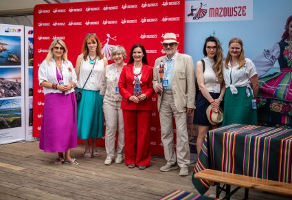 Grupowe zdjęcie na ściance