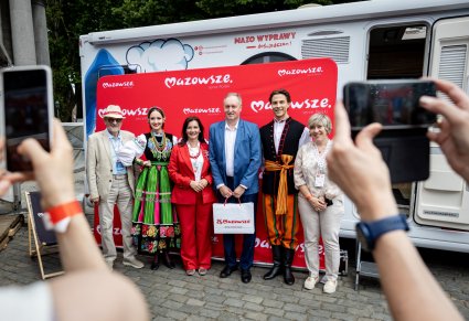 Wspólne zdjęcie z Artystami na ściance