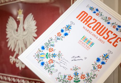 Podpisany pamiątkowy plakat przez parę Prezydencką