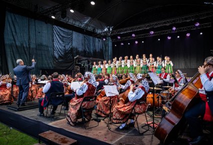 Orkiestra i chór podczas występu