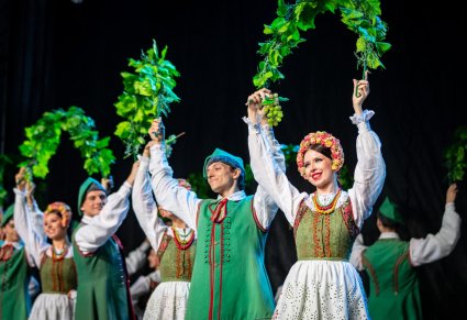 Zbliżenie na parę taneczną w kostiumach lubuskich