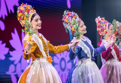 Zbliżenie na Artystki w kostiumach bamberskich