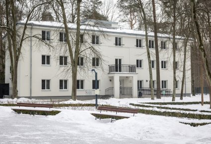 budynek bursy w zimowej scenerii