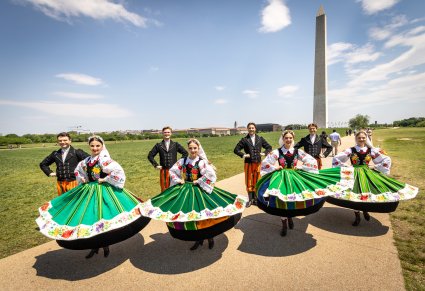 Grupa Artystów w kostiumach kocierzewskich w Waszyngtonie