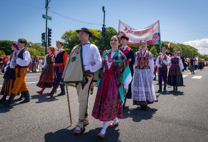 Uśmiechnięci Artyści na Paradzie Konstytucji 3 Maja w Chicago