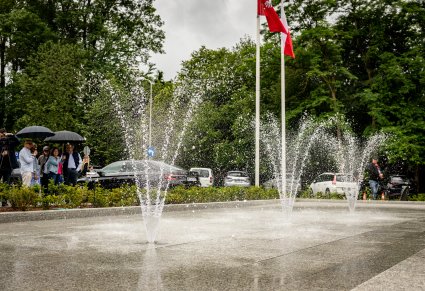 Nowa, zrewitalizowana fontanna przy Sali Widowiskowej zespołu "Mazowsze"