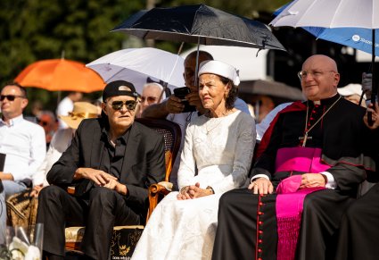 Goście koncertu i odsłonięcia Pomnika Matki Boskiej