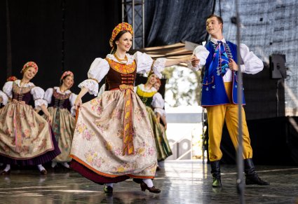 Artyści baletu podczas Tańców rozbarskich, w rozbarskich kostiumach