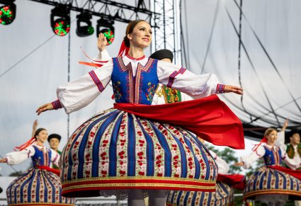 Zbliżenie na tancerkę w kostiumie spiskim