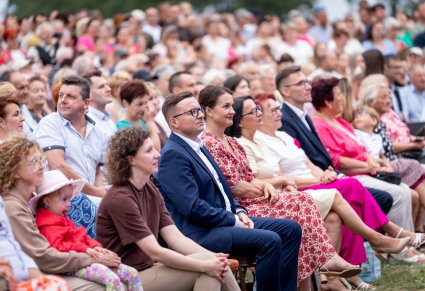 Widok na publiczność zgromadzoną podczas koncertu