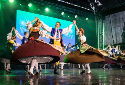 Tańce rozbarskie i część baletu w kostiumach rozbarskich