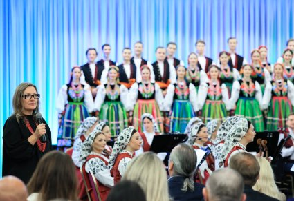 Kierownik Centrum Folkloru Polskiego "Karolin"  podczas przemówienia