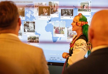 Kadr ze zwiedzania wystawy stałej w Centrum Folkloru Polskiego Karolin