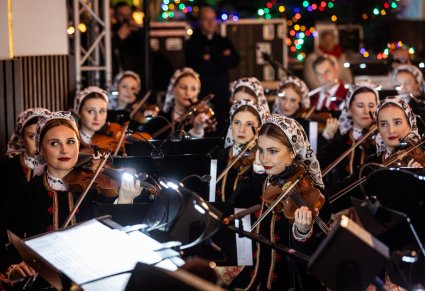 Część Muzyków Orkiestry w kostiumach wilanowskich