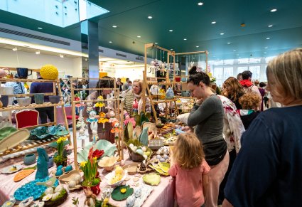 Stoiska wystawców na XIII Jarmarku Wielkanocnym w Karolinie