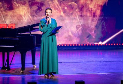 Prowadząca podczas otwarcia prelekcji