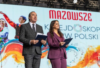 Zbliżenie na prowadzących koncert w Solecznikach